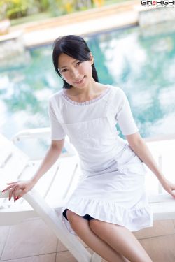美女托衣